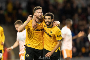 德比即将打响！枪手热刺发布对阵海报：萨卡、西蒙斯等人出镜（北伦敦德比倒计时！阿森纳与热刺发布对阵海报：萨卡、西蒙斯领衔亮相）