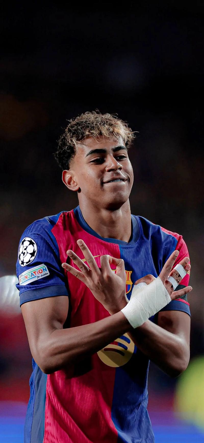 球迷：这人能飞吧？（球迷惊呼：他是会飞的吗？）