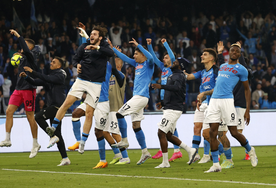 别了，利物浦！曝斯洛特有望3天内正式下课！两大“顶星”酿携手离队（告别利物浦？曝斯洛特或将72小时内被官宣下课，两大核心恐携手离队）