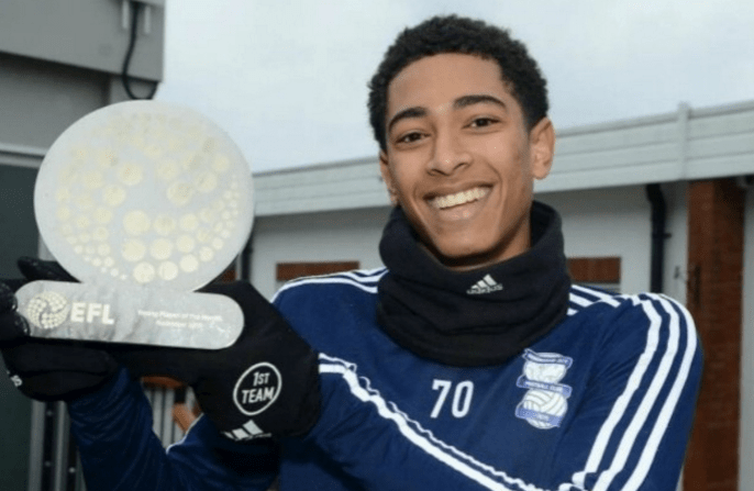 这队防守轮转太快了（这支球队的防守轮转速度惊人）