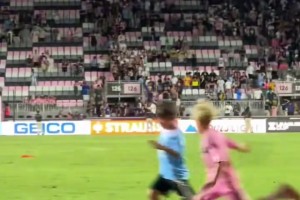 与去年排名相同，北京国安与山东泰山分别锁定中超第四第五（与去年持平，北京国安、山东泰山分列中超第四、第五）