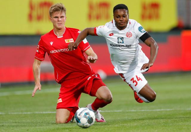 佩雷拉：离开曼联时我不想和滕哈格谈话，我想踢更多比赛（佩雷拉：离队曼联时不愿与滕哈格沟通，只想争取更多出场时间）