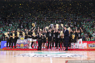 国际米兰vs科莫：劳塔罗-马丁内斯、恰尔汗奥卢首发，莫拉塔、尼科-帕斯出战（国际米兰战科莫：劳塔罗、恰尔汗奥卢先发；莫拉塔与尼科-帕斯出战）