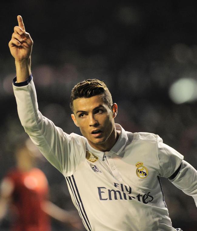 当选11月最佳球员，瓦尔迪是意甲首位获此殊荣的英格兰球员（瓦尔迪当选11月最佳，成意甲首位获此荣誉的英格兰球员）