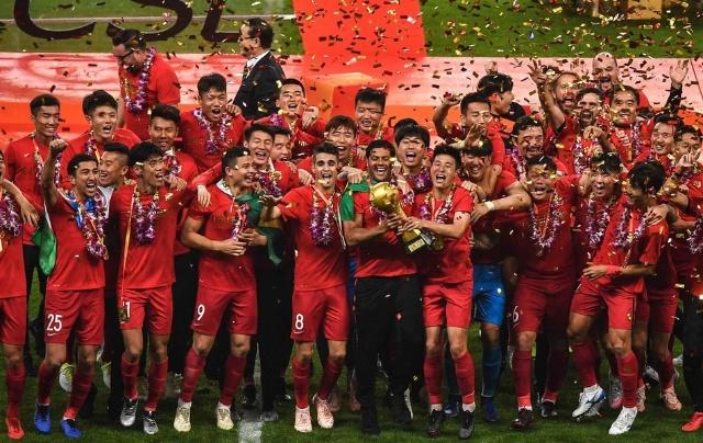 连续两赛季带不同球队欧战做客安菲尔德，阿隆索成历史第三人（阿隆索连续两季率不同球队欧战客战安菲尔德，成史上第三人）