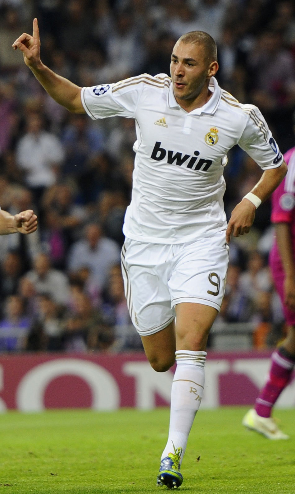 皇马vs塞维利亚裁判：特谢拉被罚下后恐吓我，骂我X娘养的（皇马战塞维利亚，裁判称特谢拉染红后恐吓并辱骂我）