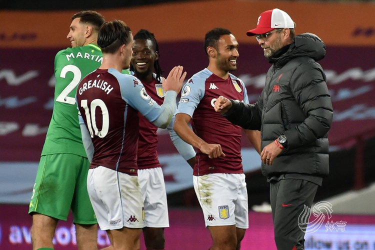 记者：世界杯抽签仪式开始前，大力神杯已经抵达华盛顿（记者：世界杯抽签尚未开始，大力神杯已抵达华盛顿）