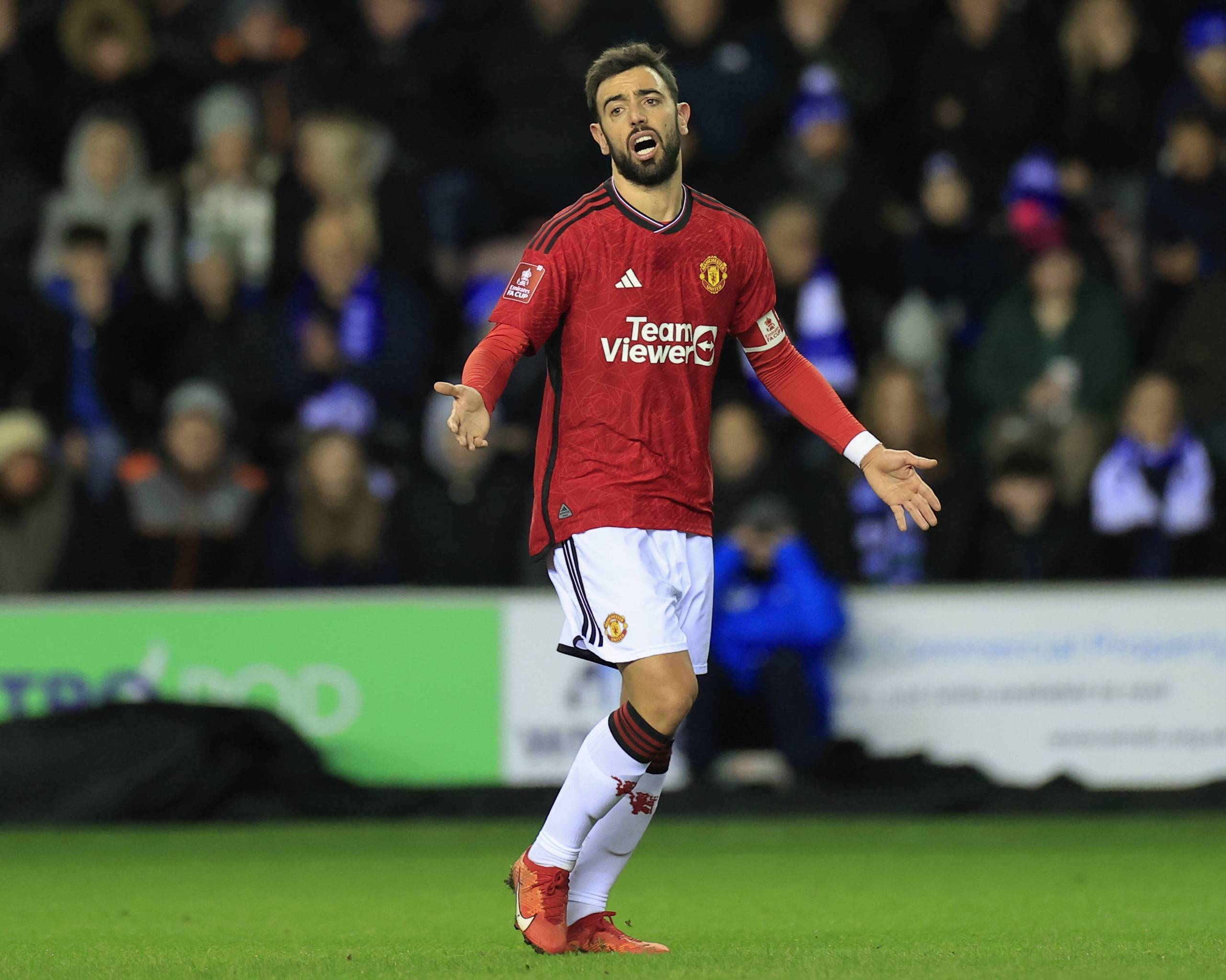 马卡：皇马将青训中卫巴尔德佩尼亚斯列入晋升一线队考察名单（马卡报：皇马已将青训中卫巴尔德佩尼亚斯纳入一线队晋升评估名单）