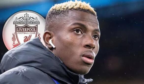 卡利亚里高空压制罗马防线屡失误，科内孤掌难鸣（卡利亚里空袭奏效，罗马后防频失误，科内难以回天）