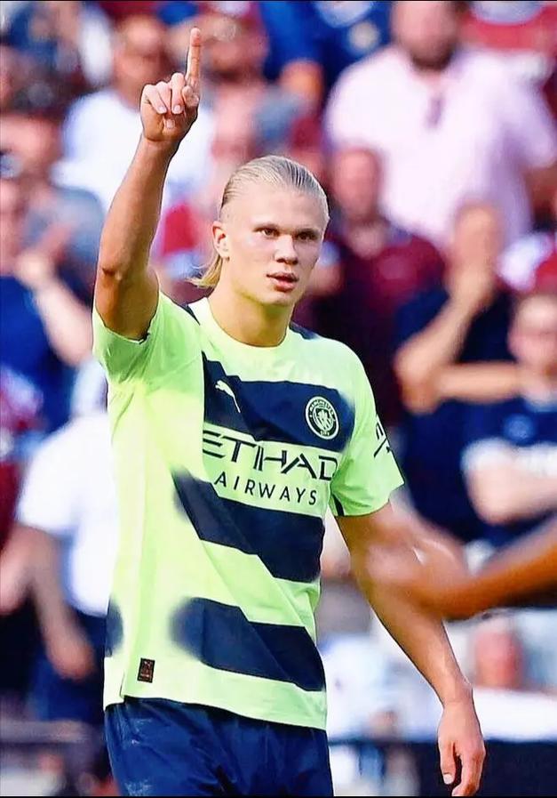 意媒：拜仁天才边锋利契纳或离队，尤文和米兰等队有意争夺（意媒：拜仁新星边锋利契纳或将离队，尤文米兰等队有意竞逐）